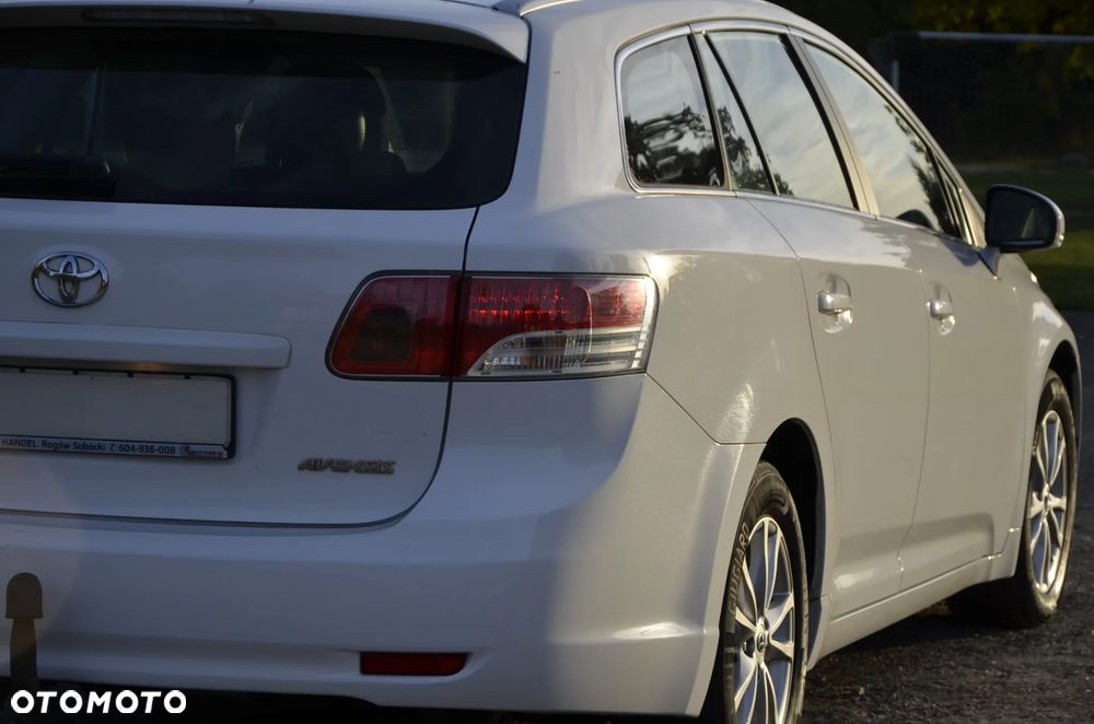 Toyota Avensis 2.0 D-4D Premium - 18