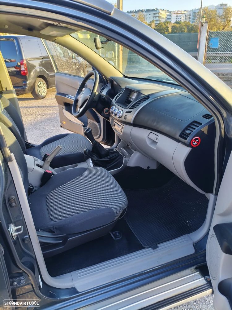 Mitsubishi L200 Pick Up 4x4 Inform Cabine Dupla - 14