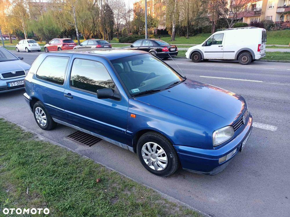 Volkswagen Golf 1.6 GL - 1