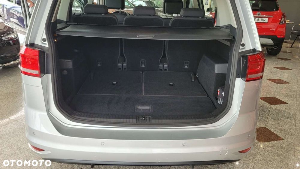 Volkswagen Touran - 28