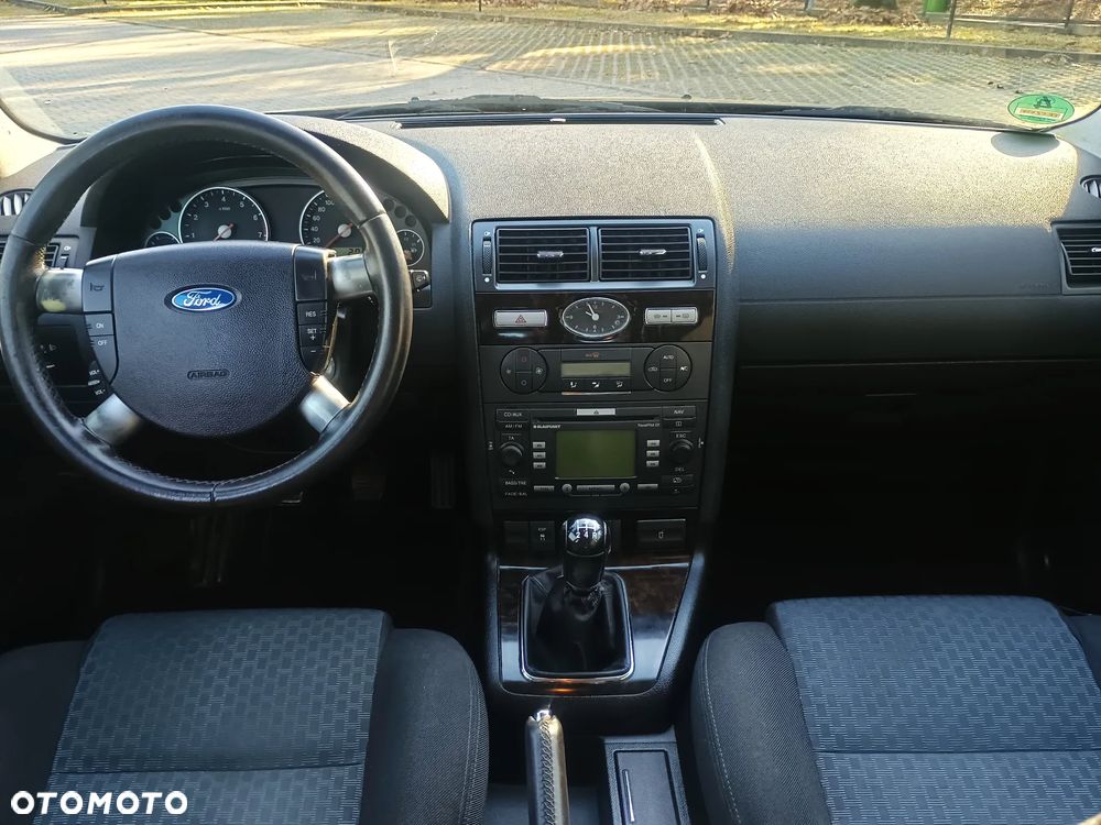 Ford Mondeo 1.8 Ghia - 7