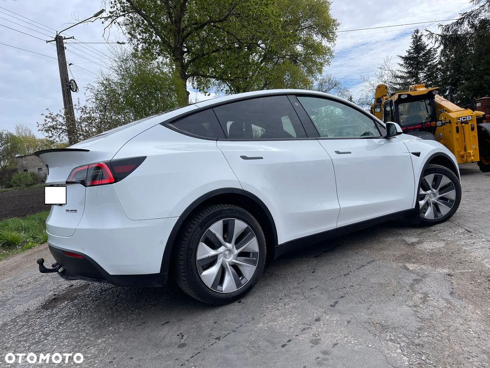 Tesla Model Y Long Range Dual Motor AWD - 29