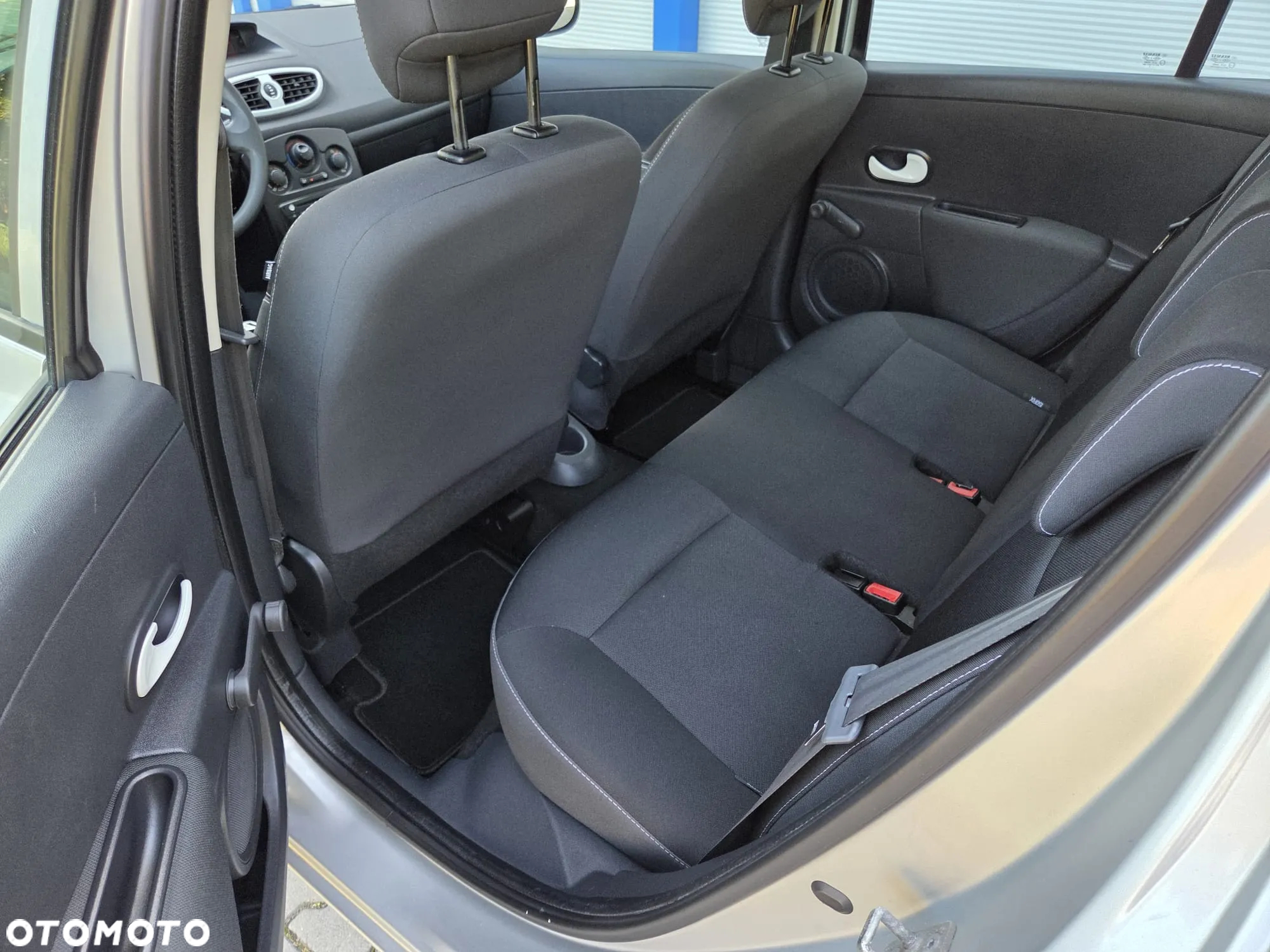 Renault Clio 1.2 16V 75 Yahoo - 14