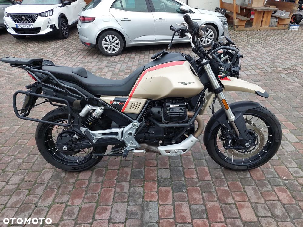 Moto Guzzi V85 - 6