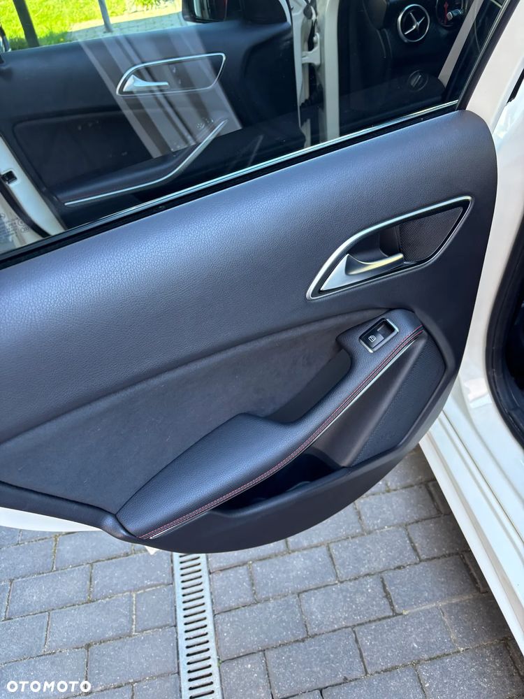 Mercedes-Benz Klasa A 180 AMG Line - 34