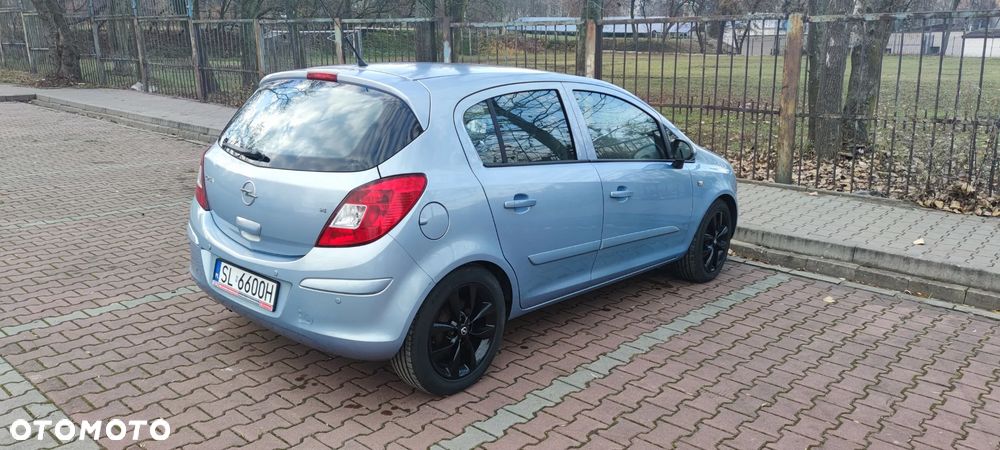 Opel Corsa 1.4 16V Cosmo - 3