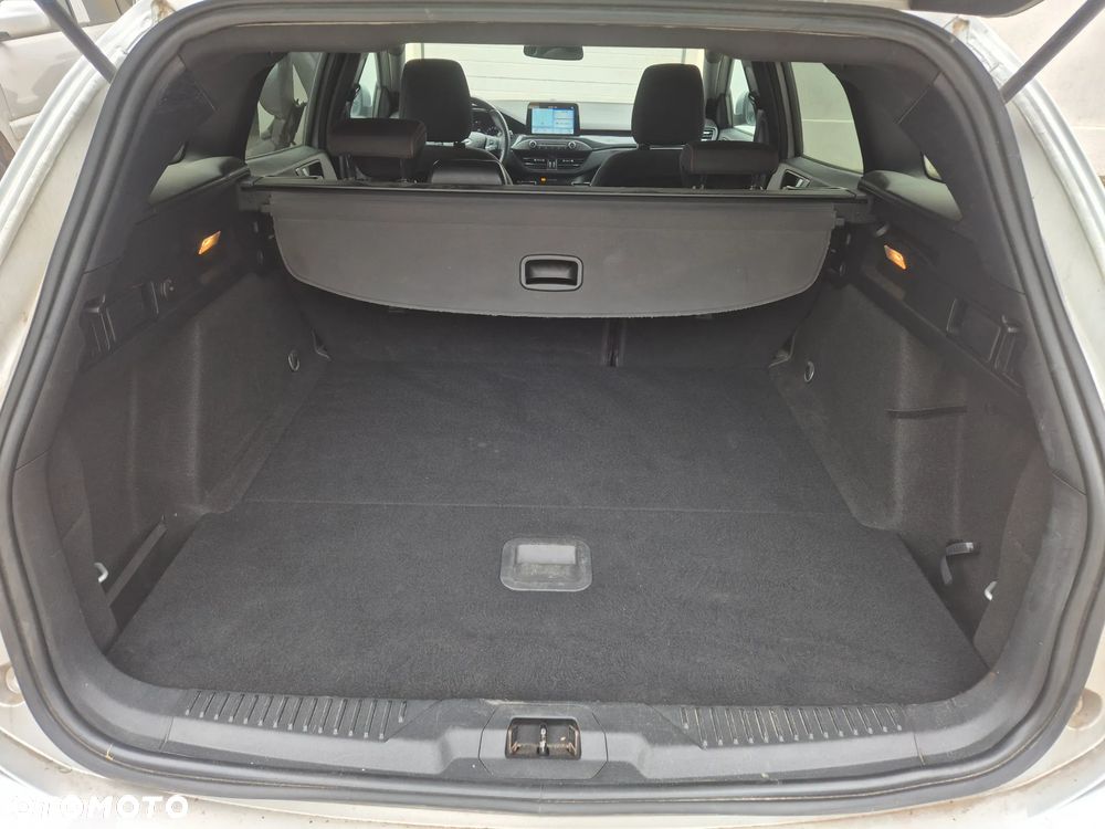 Ford Focus 1.5 EcoBlue Start-Stopp-System ST-LINE DESIGN - 24