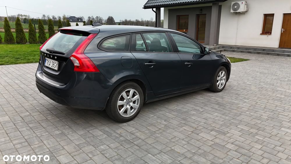 Volvo V60 D3 Momentum - 9