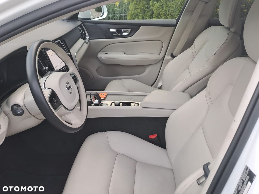 Volvo V60 Cross Country - 8