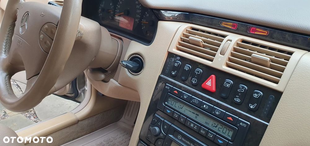 Mercedes-Benz Klasa E 320 T Avantgarde - 11