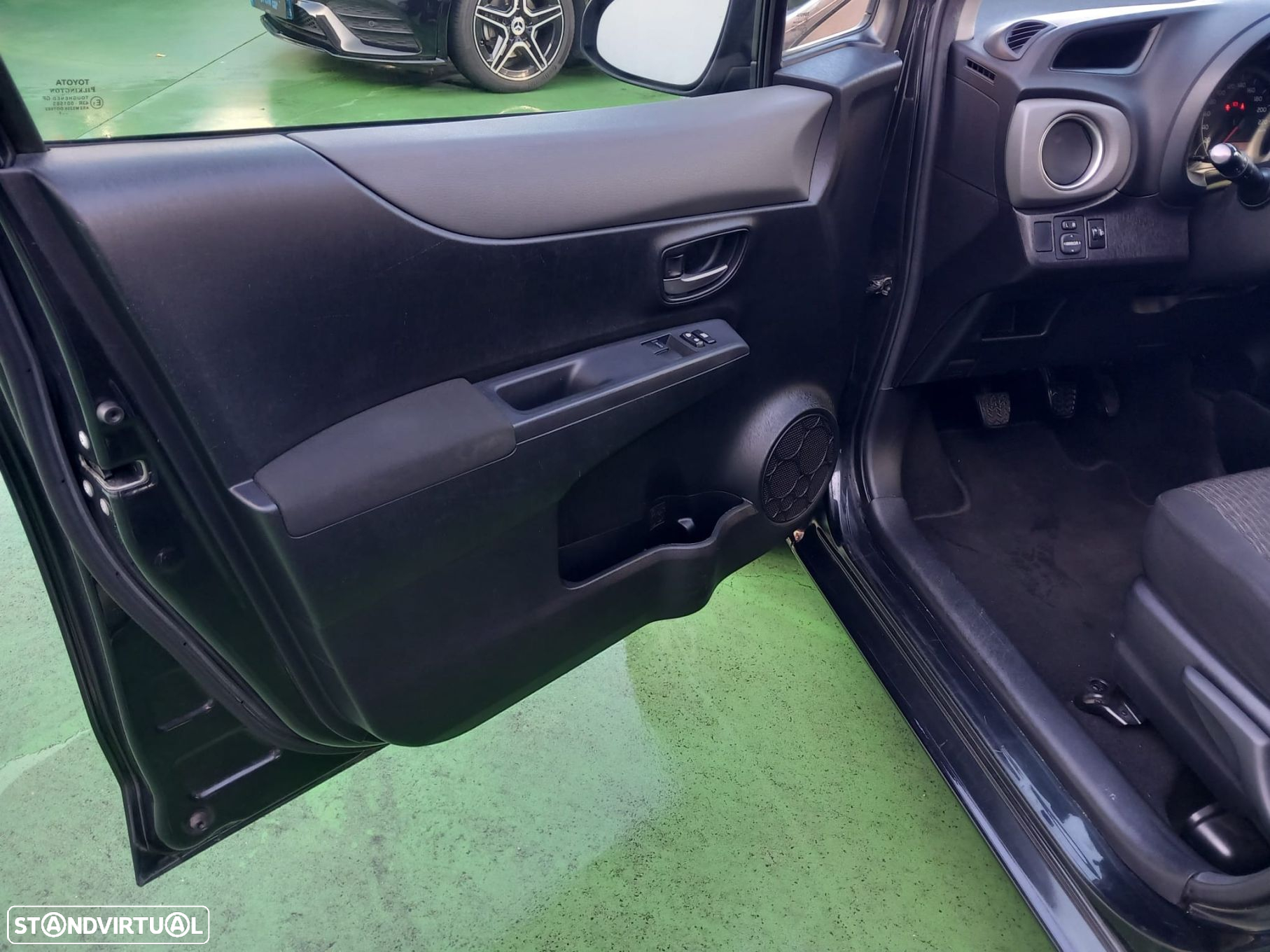 Toyota Yaris 1.0 VVT-i Comfort+P.Style +Navi - 6