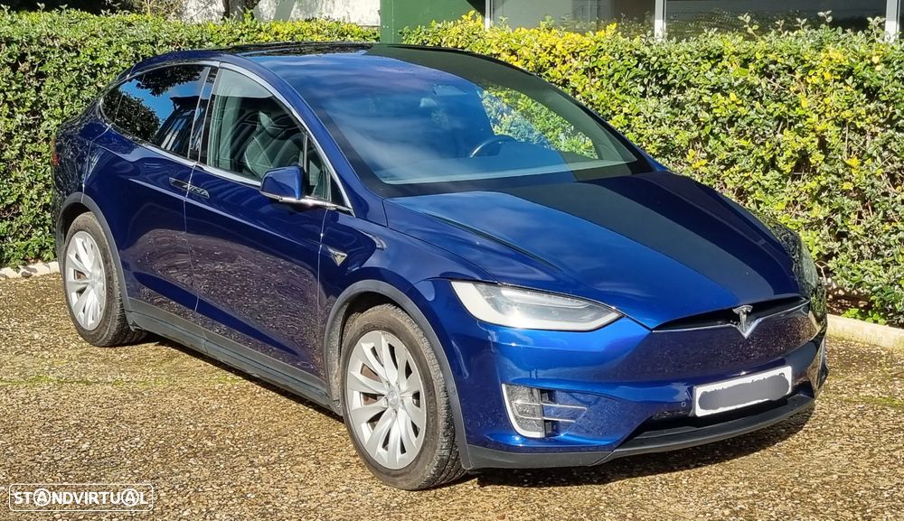 Tesla Model X - 1