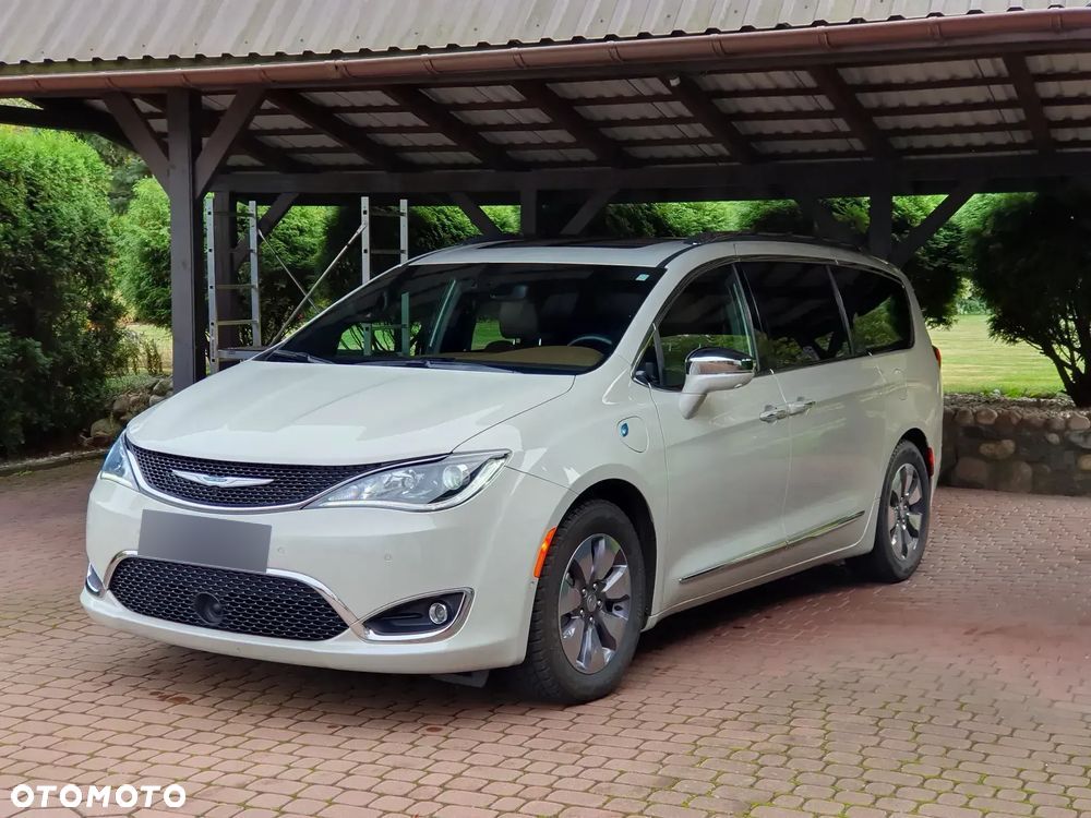 Chrysler Pacifica - 1