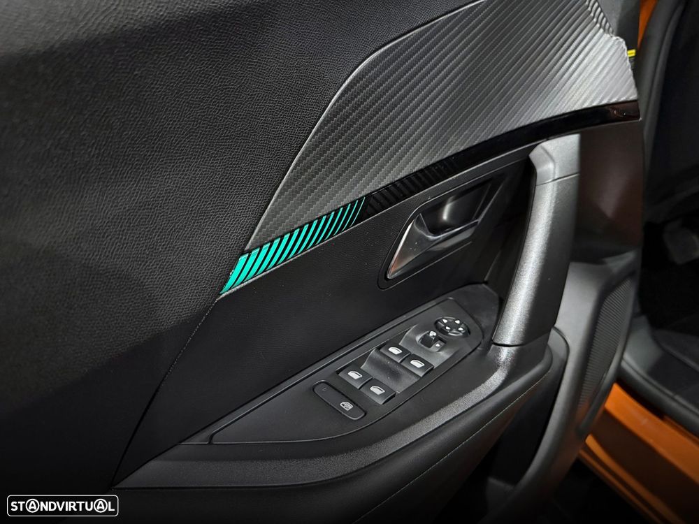 Peugeot 2008 1.2 PureTech Allure EAT8 - 18