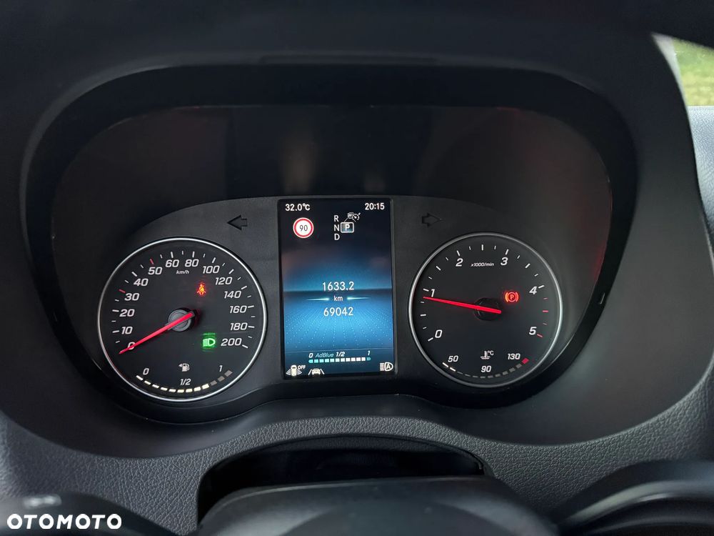 Mercedes-Benz Sprinter - 32