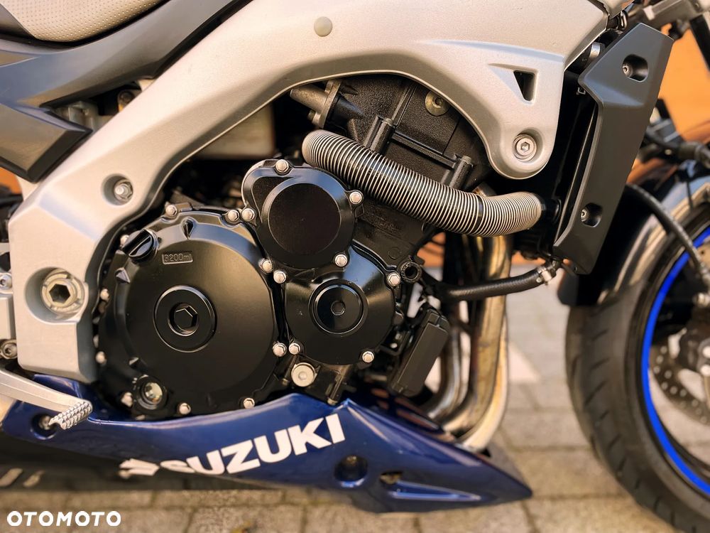 Suzuki GSR - 9