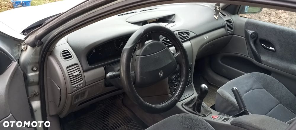 Renault Laguna 1.8 RXE Millenium - 5