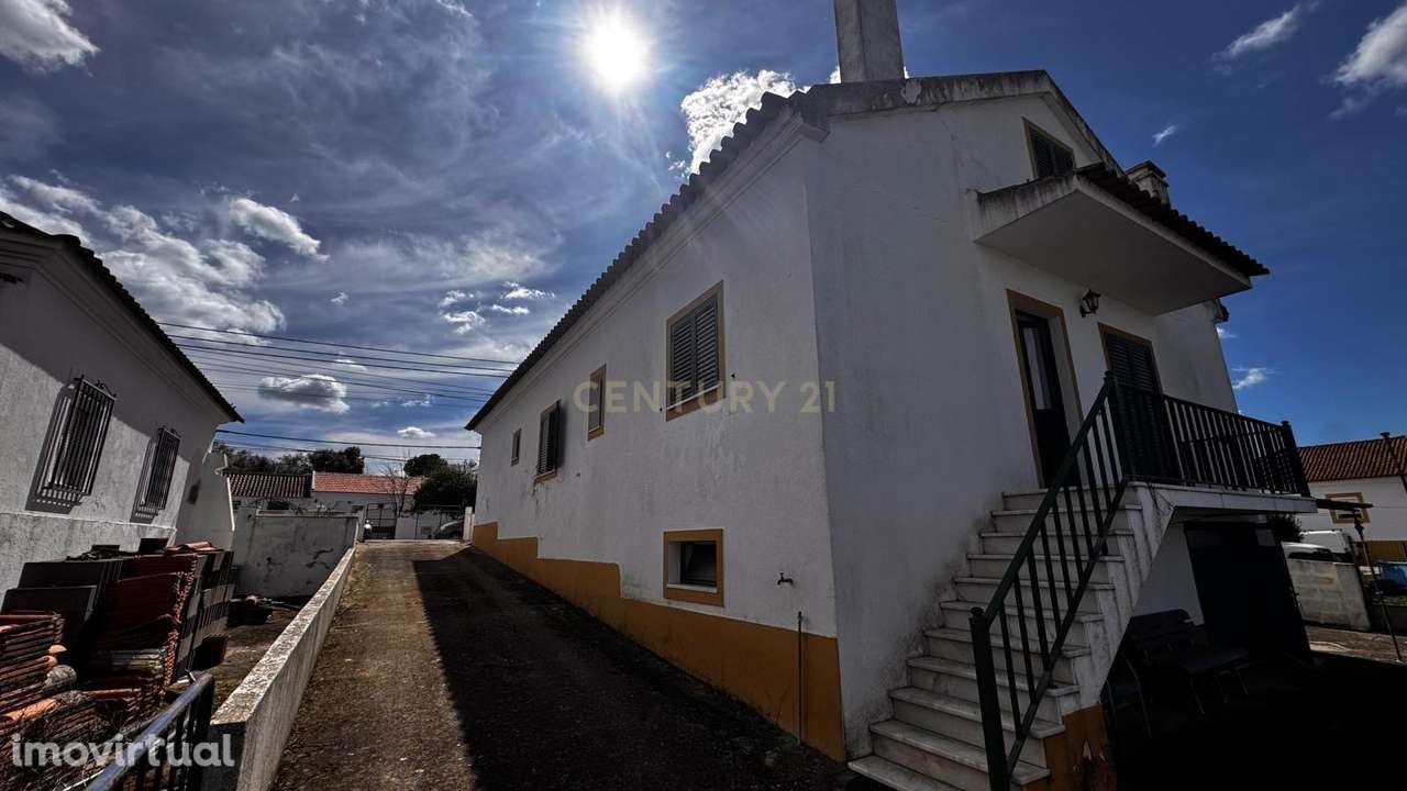 Casa T4 em Mora com Jardim e Garagem - Grande imagem: 2/25