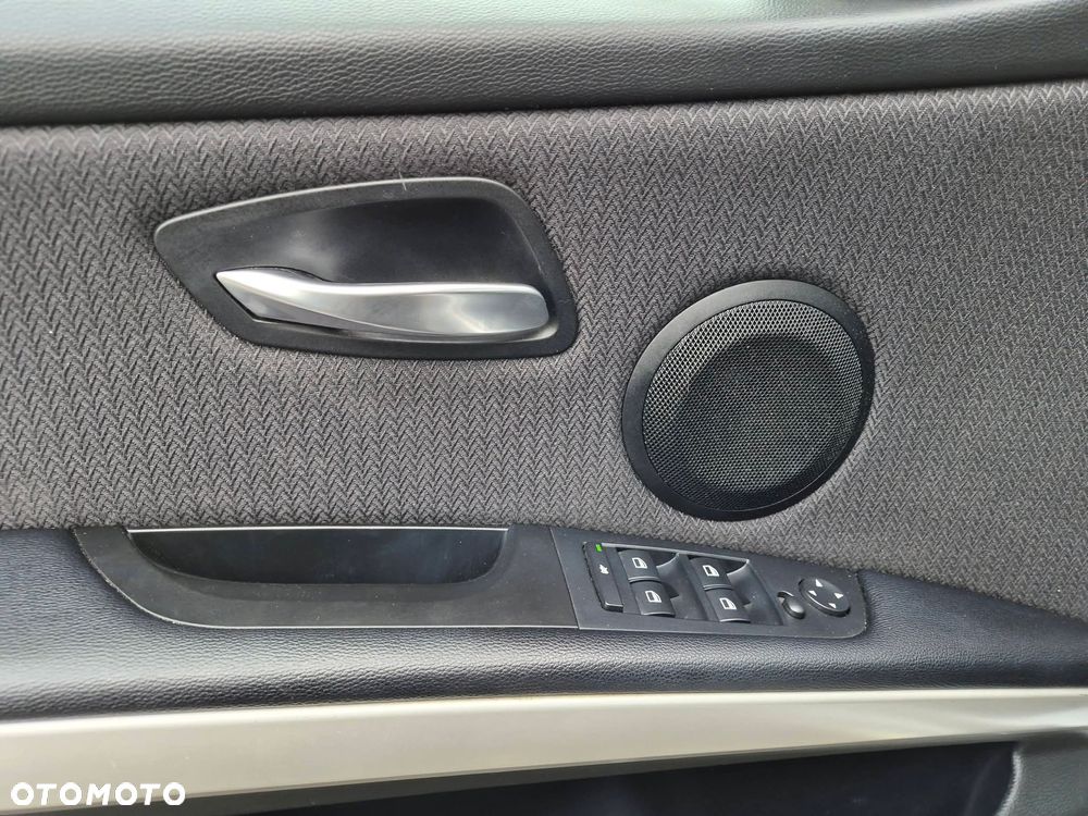 BMW Seria 3 318d - 22