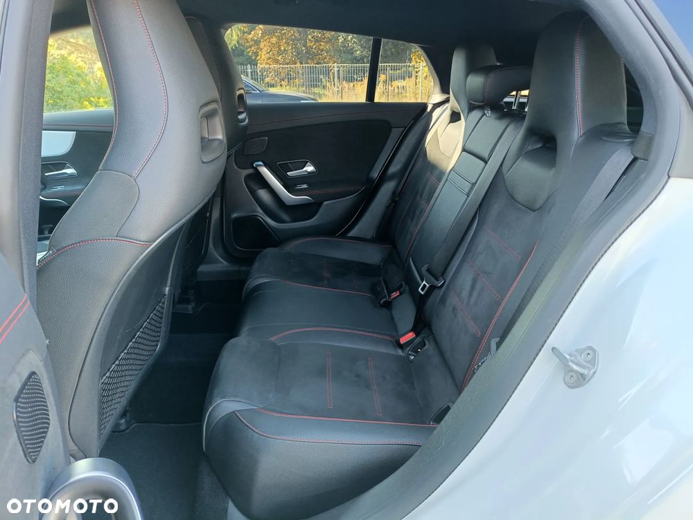 Mercedes-Benz CLA - 12