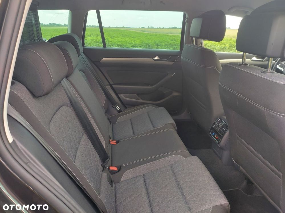 Volkswagen Passat 2.0 TDI SCR DSG Elegance - 11