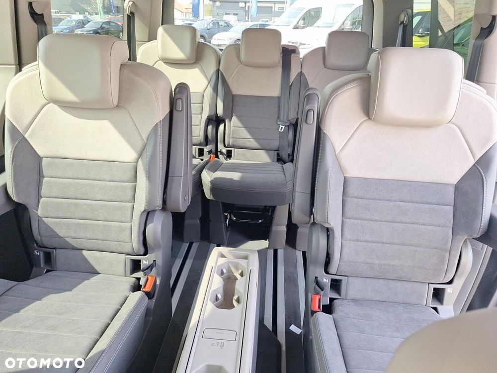 Volkswagen Multivan - 16