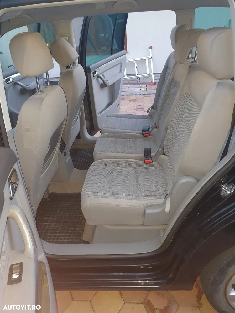 Volkswagen Touran - 19