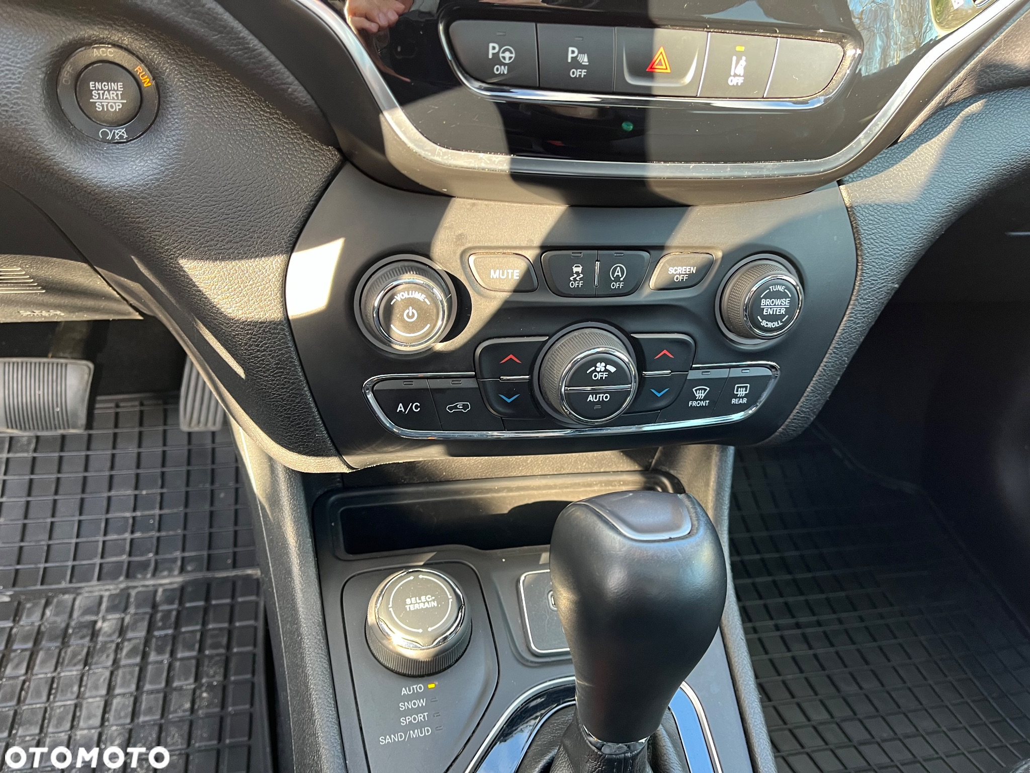 Jeep Cherokee - 17