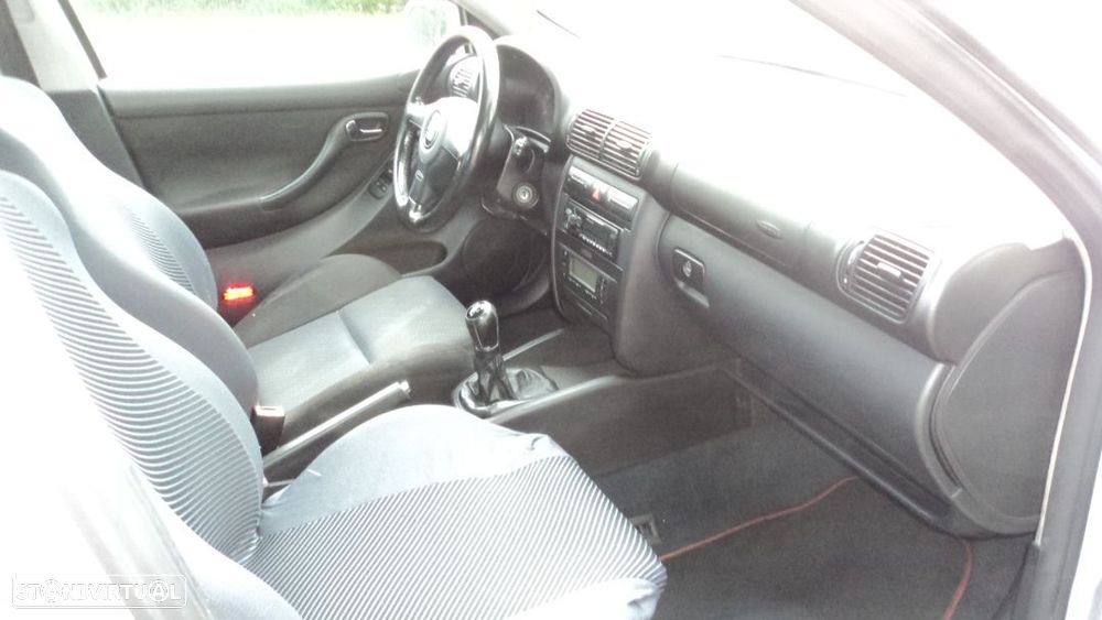 Seat Leon 1.9 TDi 110cv 2003 - Para Peças - 9