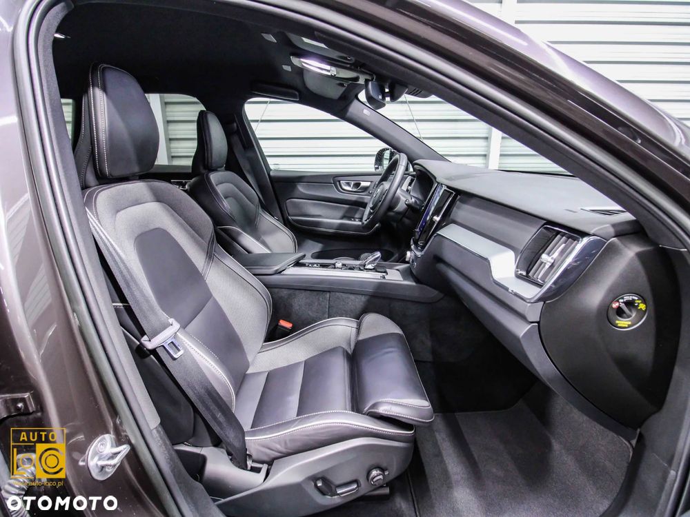 Volvo XC 60 B4 D AWD Plus Dark - 10