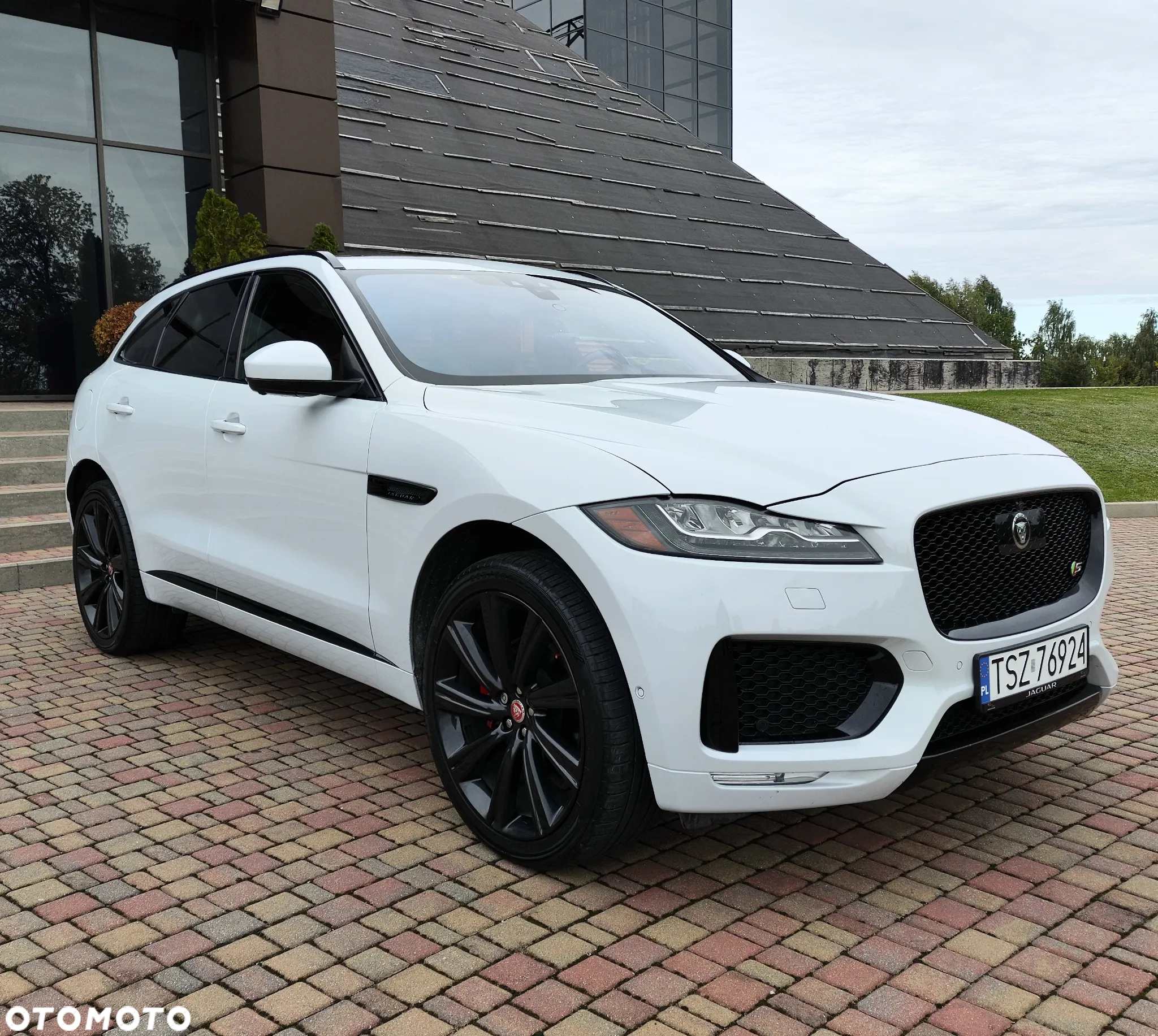 Jaguar F-Pace S AWD - 4