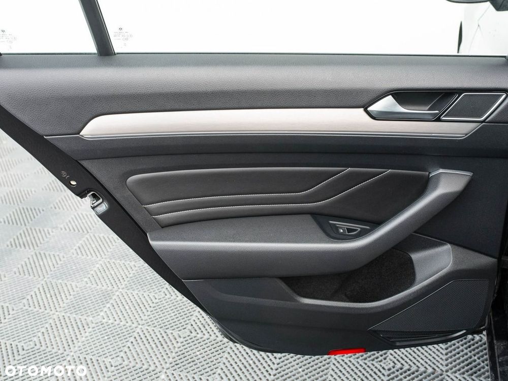 Volkswagen Passat - 27