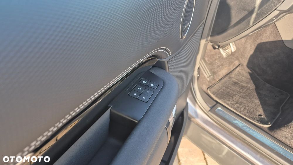 Land Rover Discovery 2.0 P300 R-Dynamic SE - 14