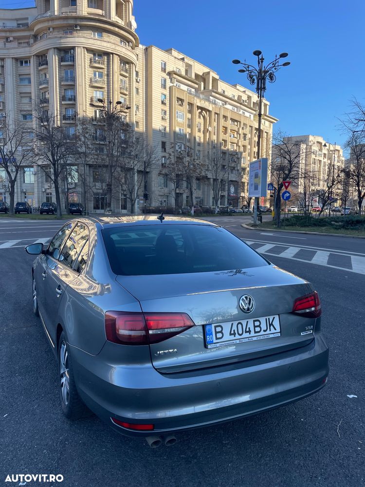 Volkswagen Jetta 2.0 TDI DSG Comfortline - 11