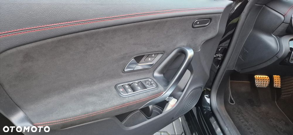 Mercedes-Benz CLA 220 d AMG Line 8G-DCT - 23