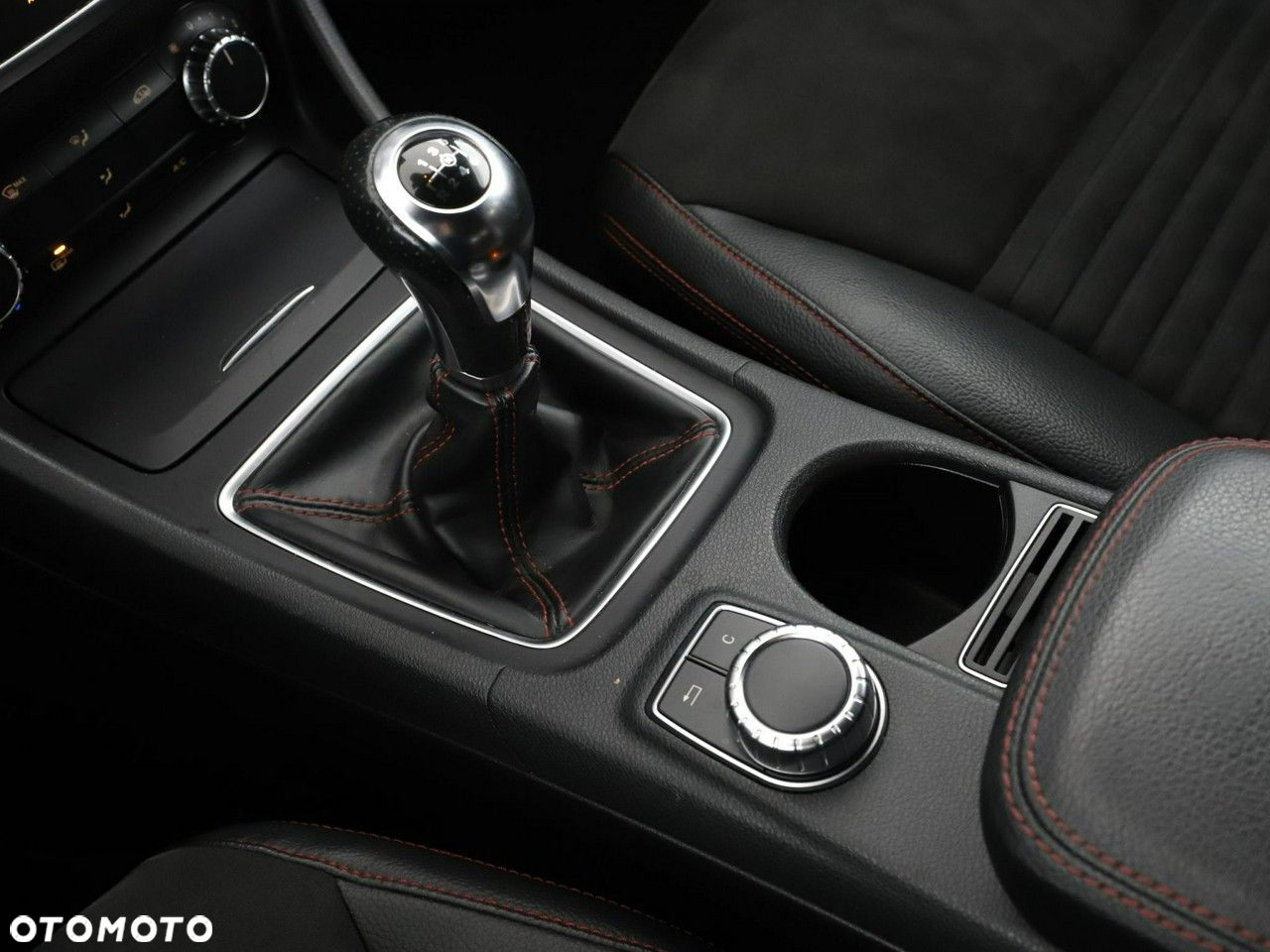 Mercedes-Benz GLA - 27