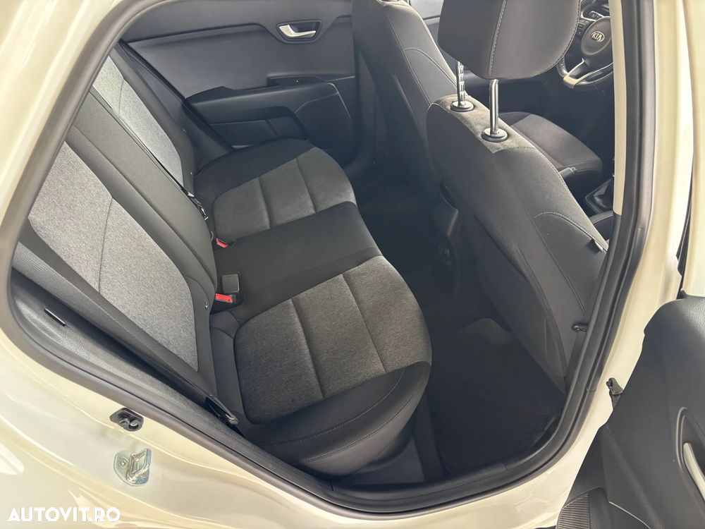 Kia Stonic 1.2 MPI 5MT Trend - 32