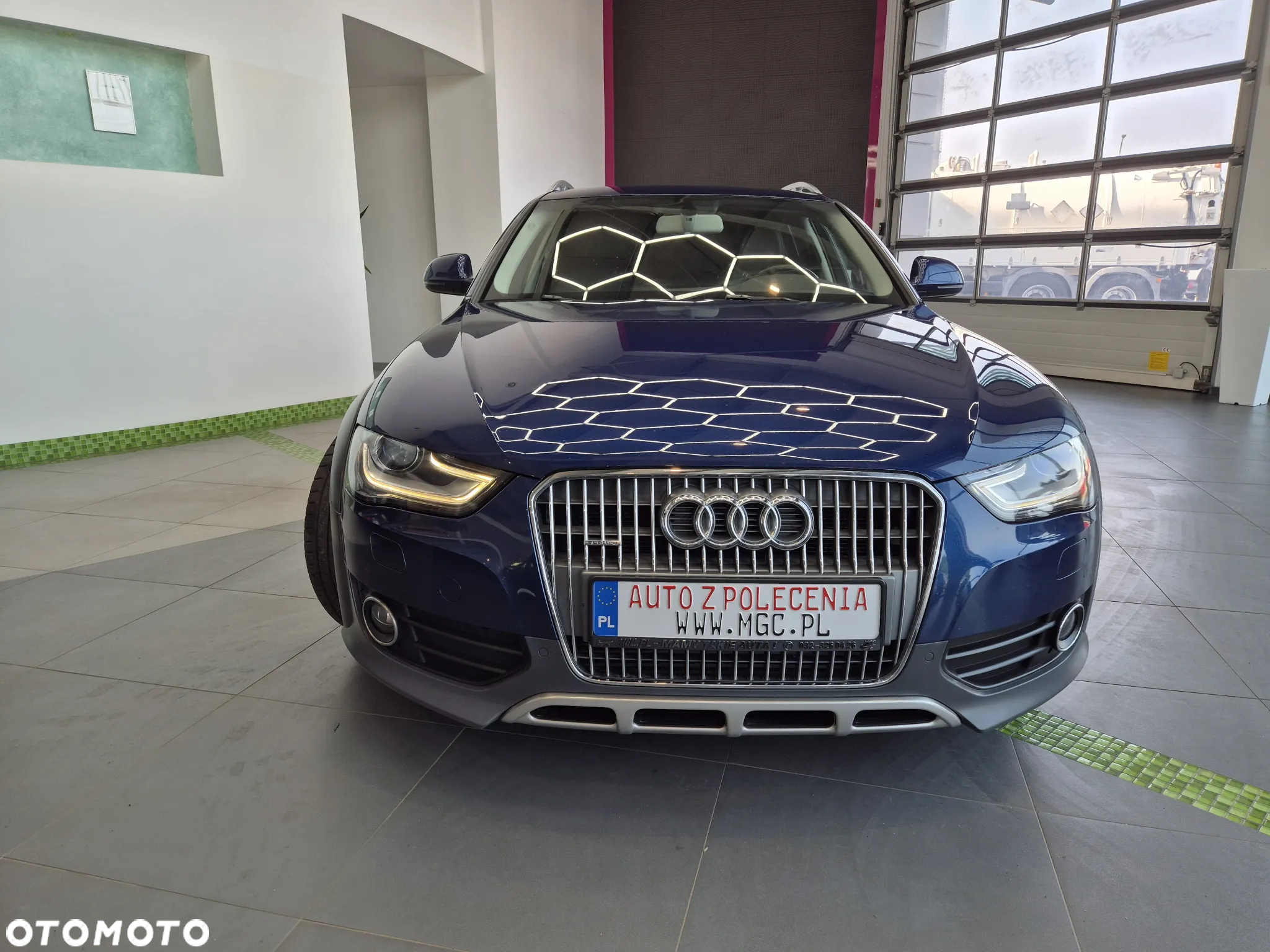 Audi A4 Avant 2.0 TDI DPF quattro S tronic S line Sportpaket - 4