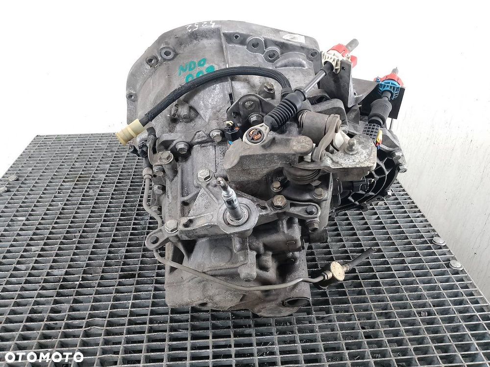SKRZYNIA BIEGÓW MANUALNA 6 RENAULT MEGANE II FL ND0008 1.9 DCI - 4
