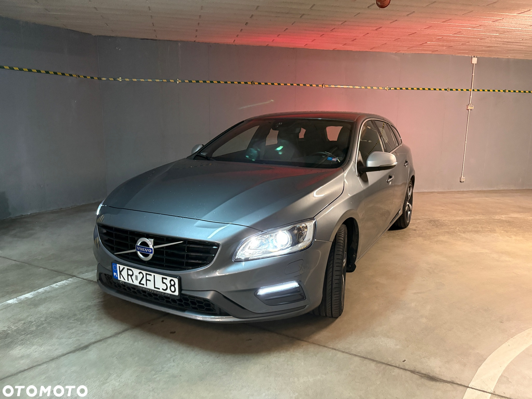 Volvo V60 D3 Drive-E R-Design Momentum - 9