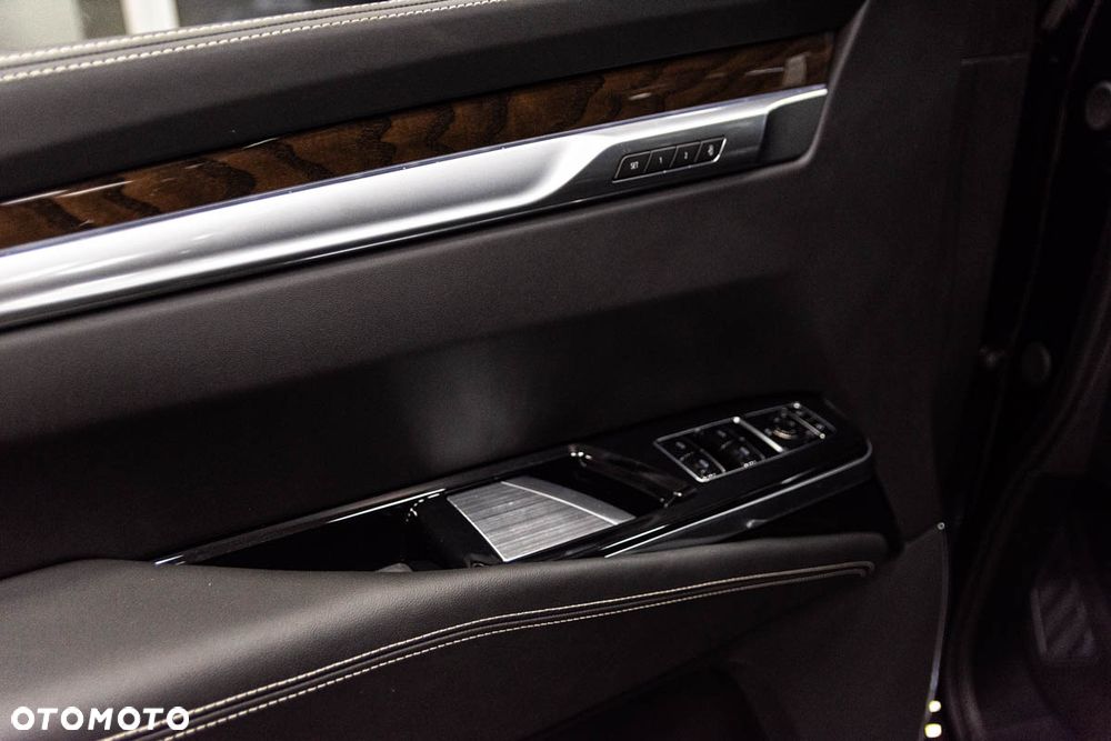 Cadillac Escalade - 12