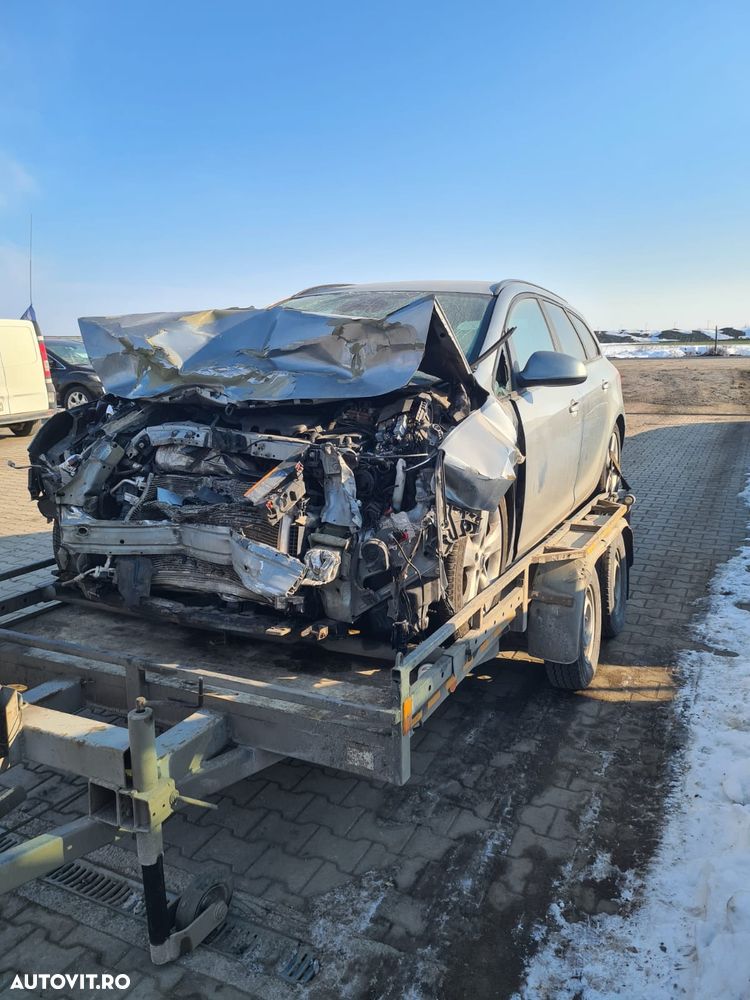 Dezmembram Opel Astra J 2.0 diesel din 2012 - 2