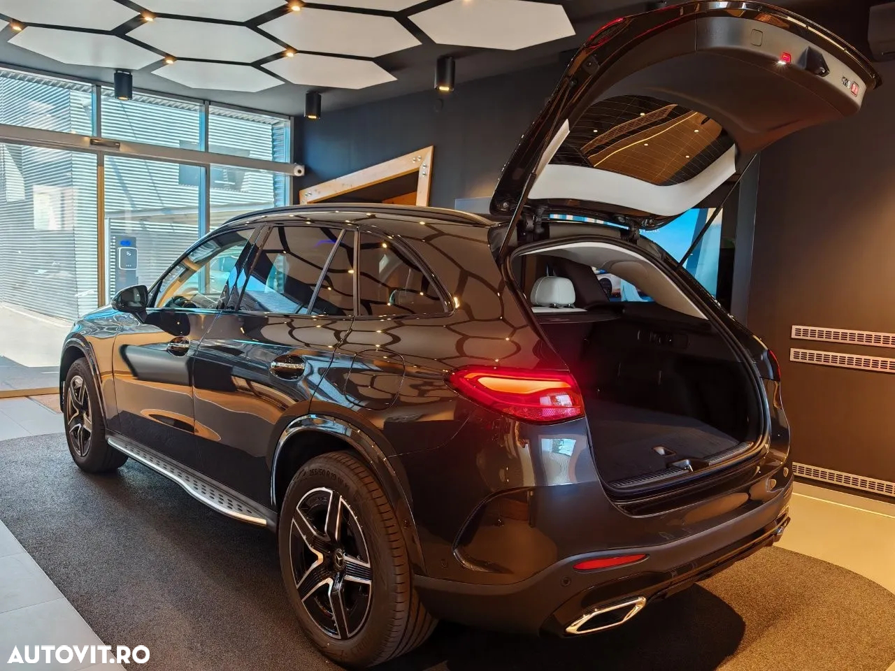 Mercedes-Benz GLC 300 e 4MATIC - 18