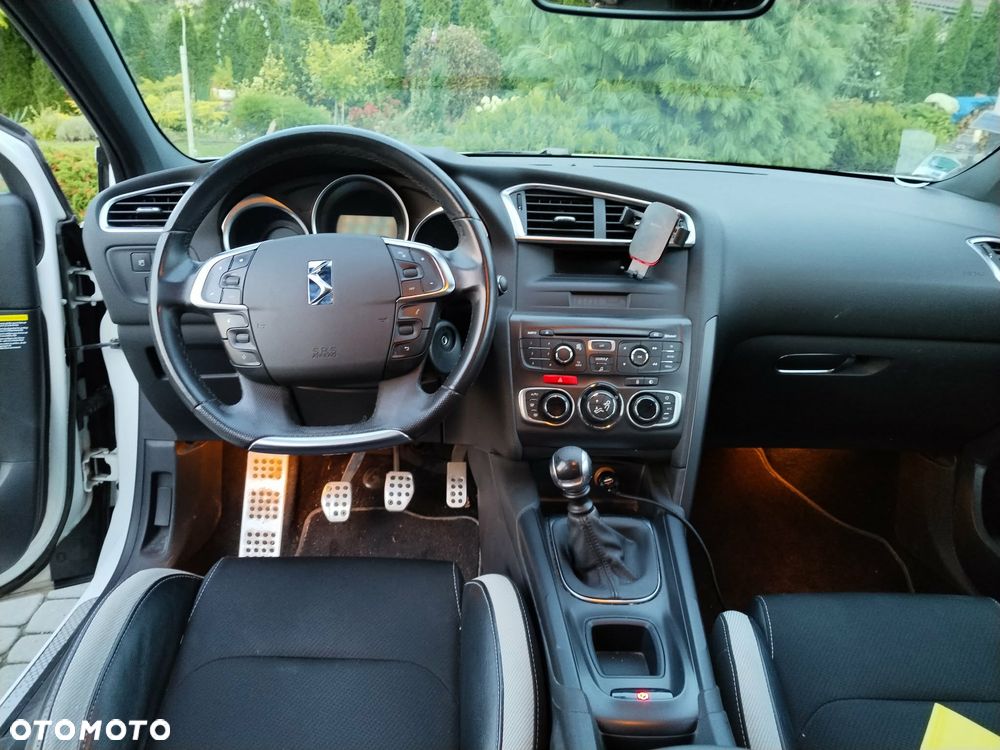 Citroën DS4 1.6 HDi SoChic - 18