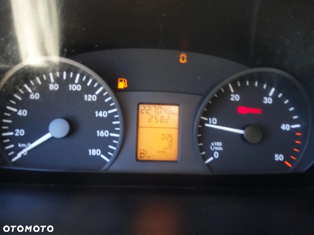 Mercedes-Benz Sprinter - 10