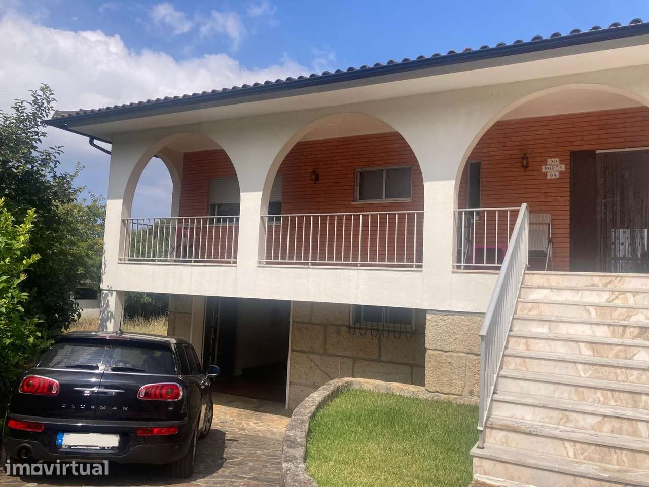 Moradia T3 com logradouro e vista rio-Caminha