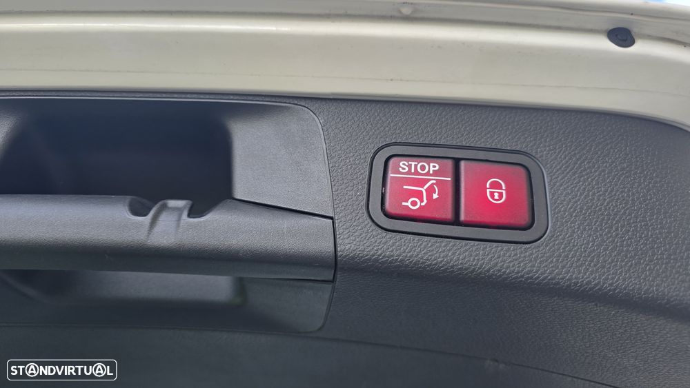 Mercedes-Benz C 300 BlueTEC Hybrid AMG Line - 25