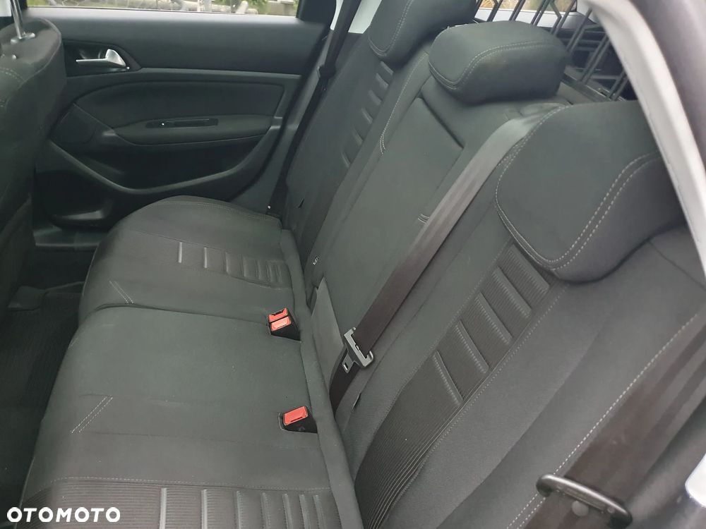 Peugeot 308 1.6 BlueHDi Allure S&S - 23