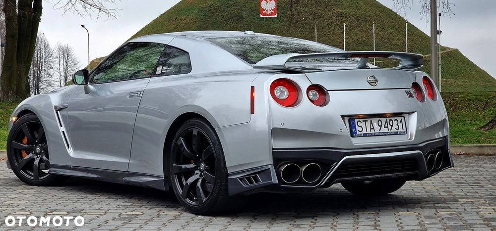 Nissan GT-R - 3