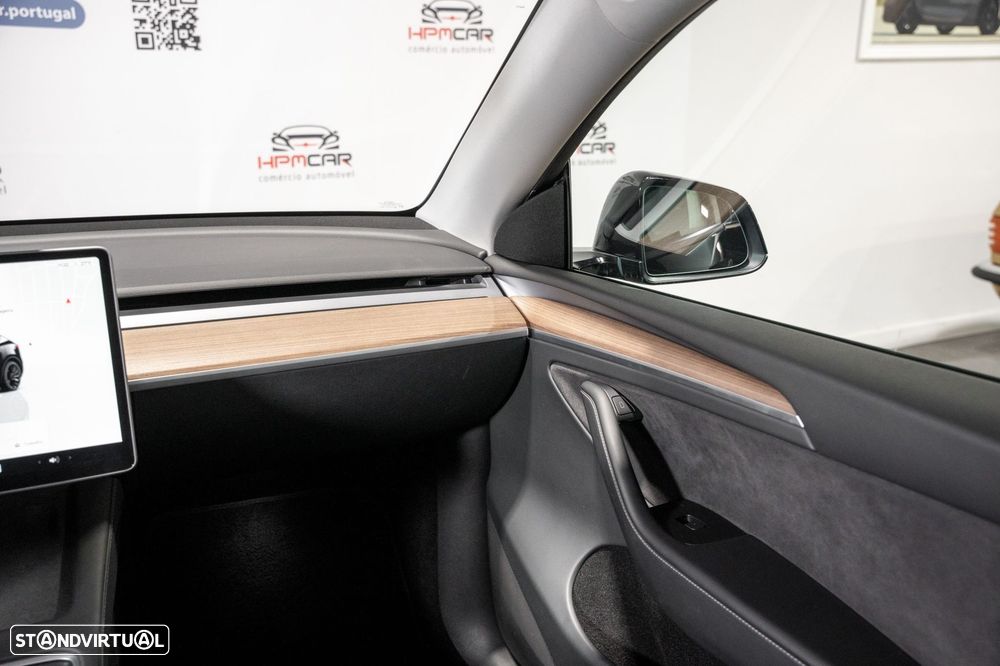 Tesla Model Y Performance Dual Motor AWD - 23